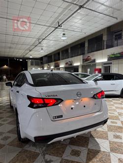 نيسان فيرسا